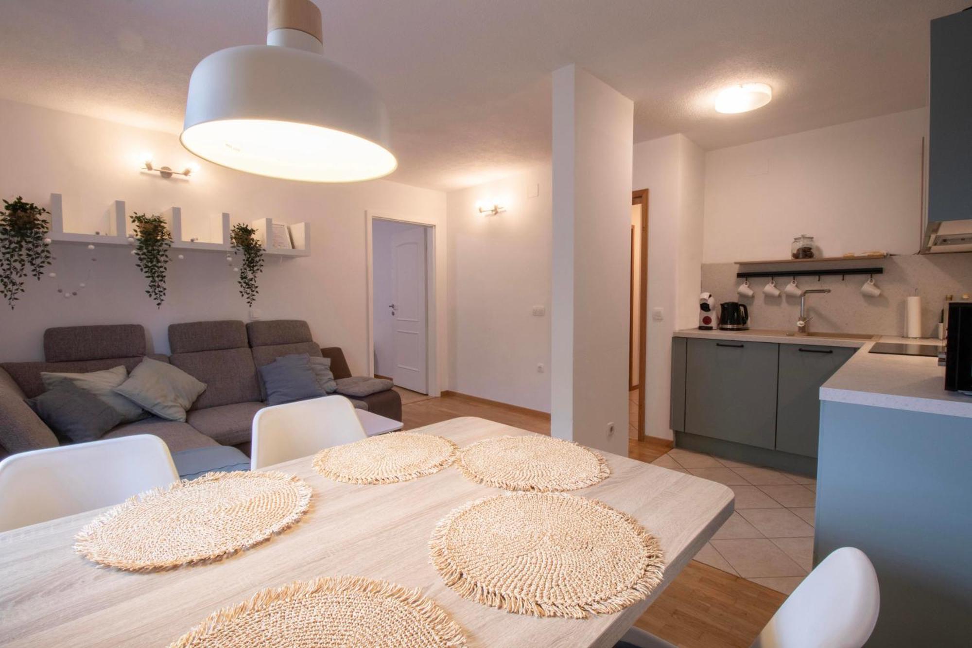 Apartment Above Lake Bled Bagian luar foto